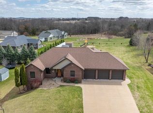 1265 Reddy Dr, Platteville, WI 53818