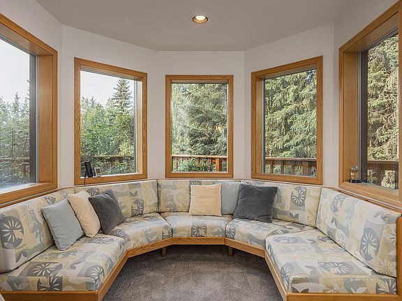 5th image of 2889 Agate Ave