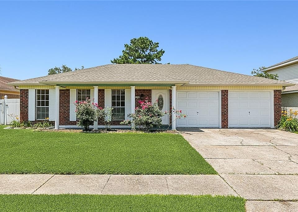 1st image of 134 Willowbrook Dr