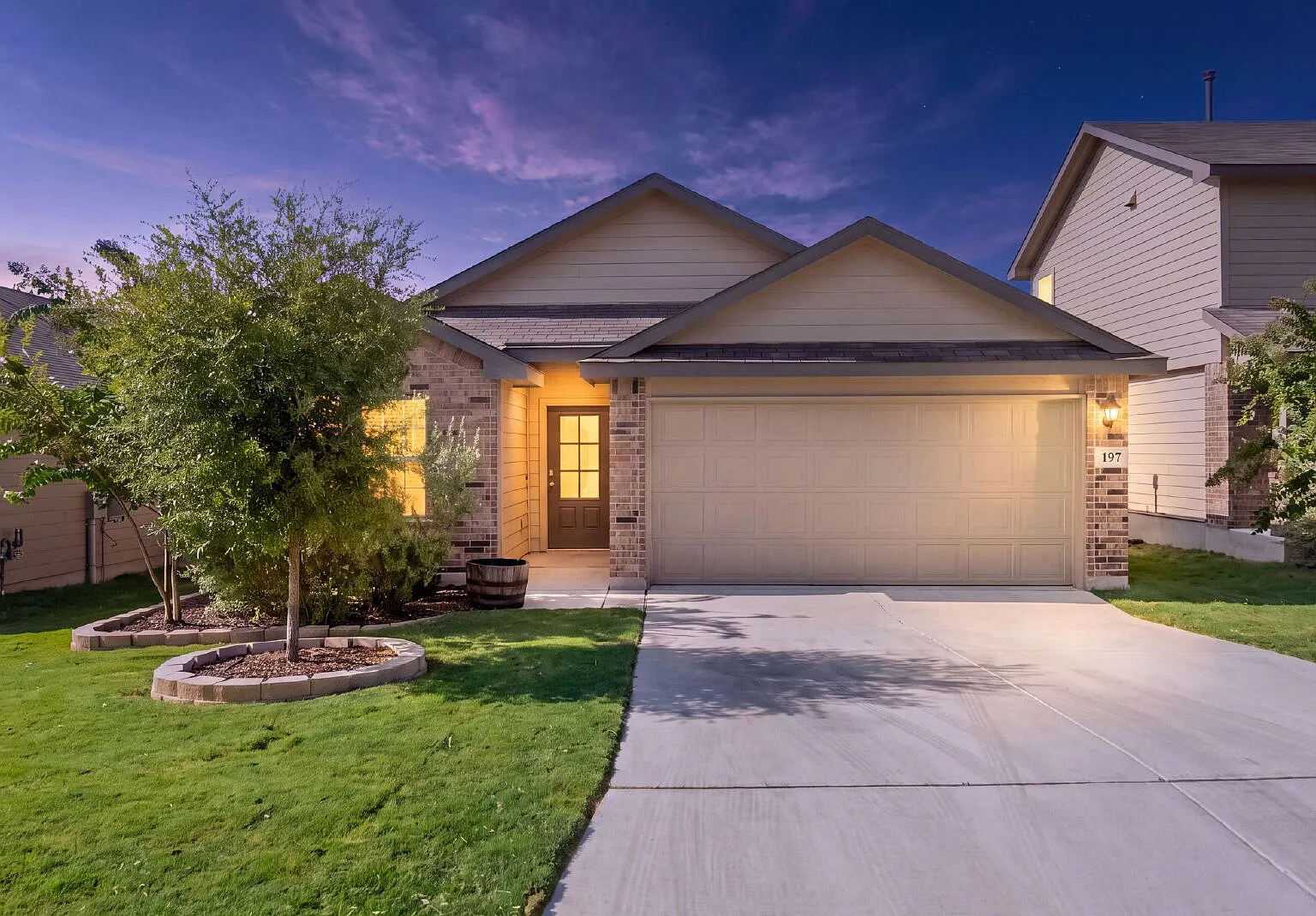 3 bed, 2.0 bath, 1651 sqft, $1,800 — Photo 1