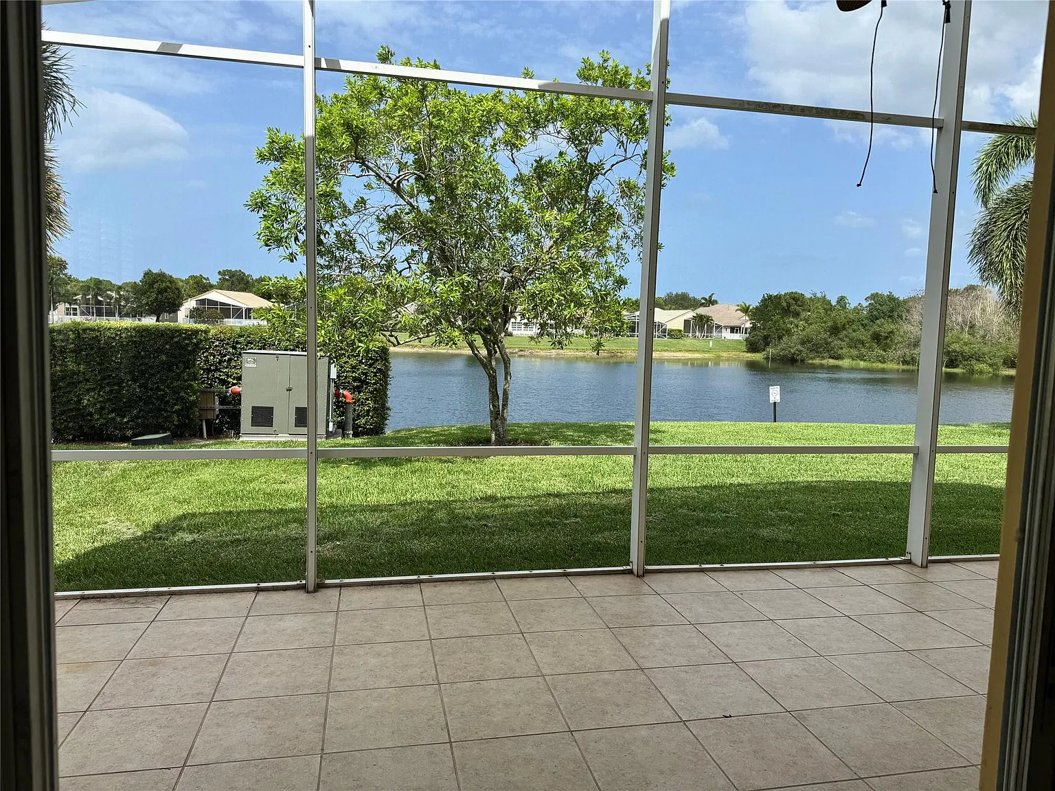 3 bed, 2.0 bath, 1883 sqft, $3,000 — Photo 2