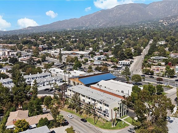 2nd image of 4479 Rockland La Canada