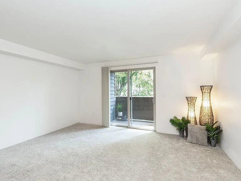 Kenmore Village Apartments — Photo 10