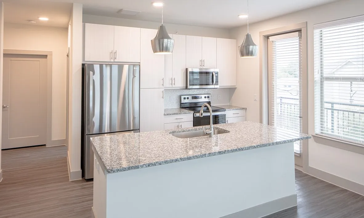 1 bed, 1183 sqft, $1,581 — Photo 3
