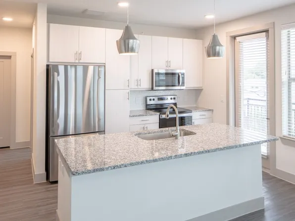 3207 Cedarplaza Ln #332, Dallas, TX 75235