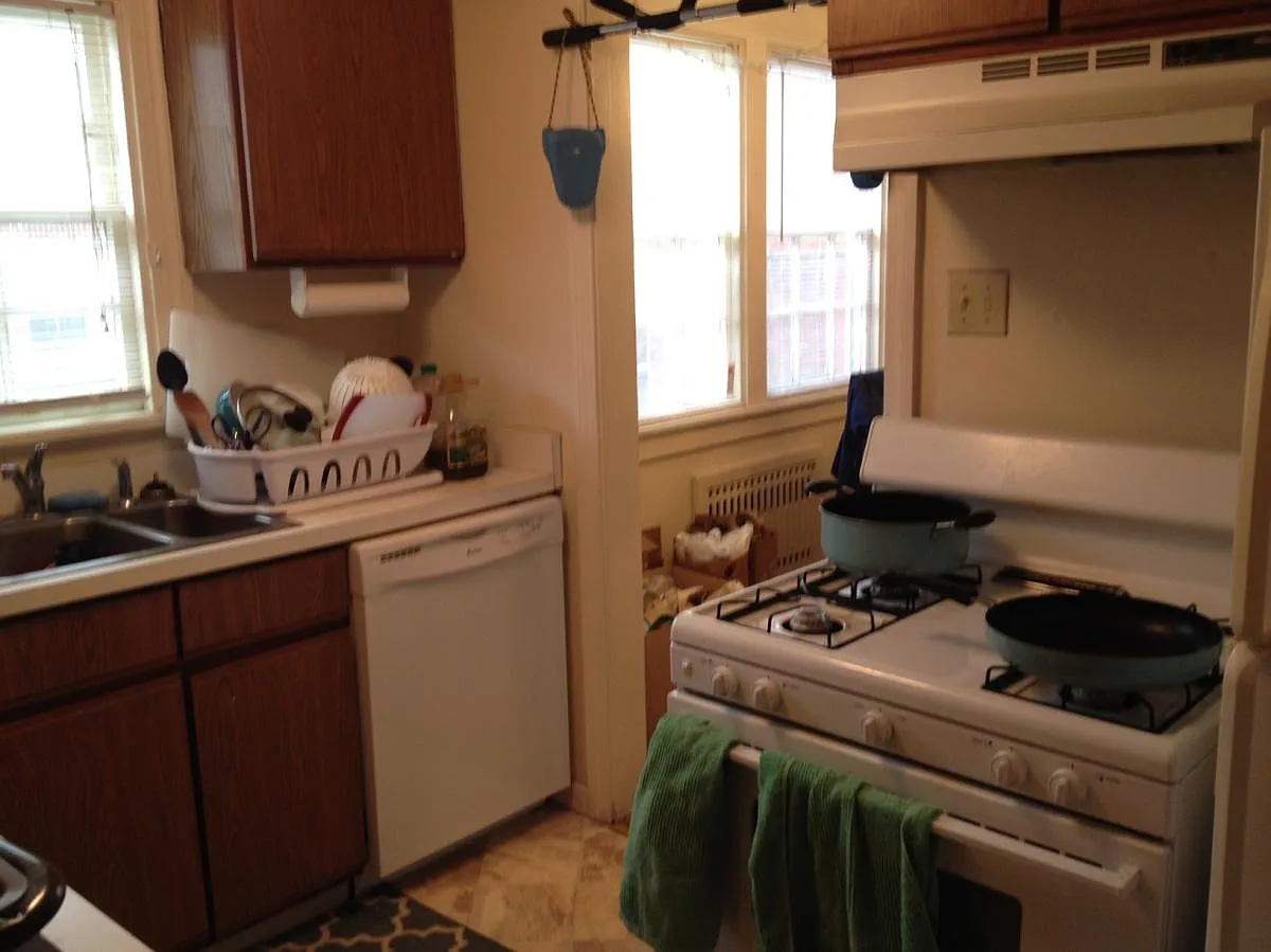 3 bed, 1269 sqft, $2,423 — Photo 4