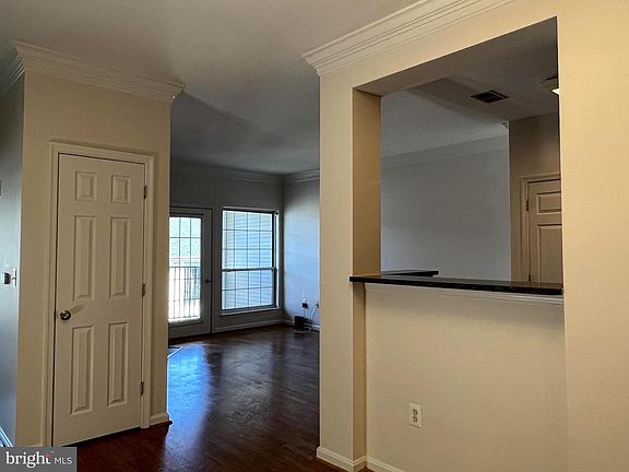 5th image of 4852 Eisenhower Ave Unit 437
