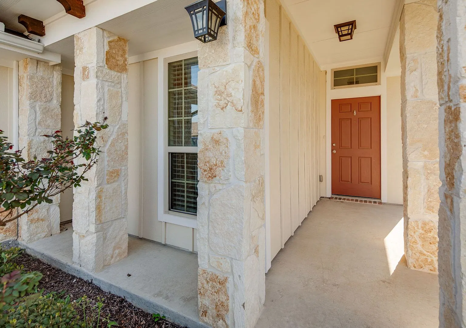 Pre-Leasing June 2027! Beautiful 3 Bed/2 Bath In Edgewater! — Photo 4