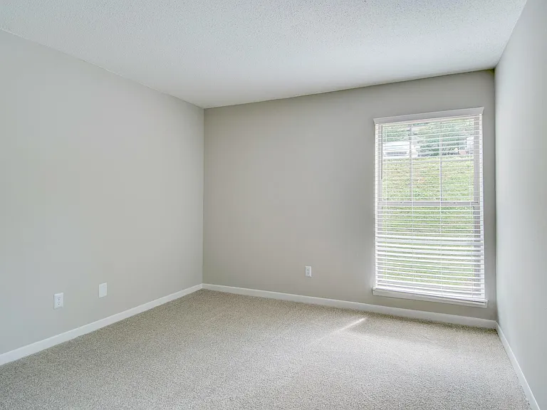 WARM AND INVITING BLINDS IN BEDROOM