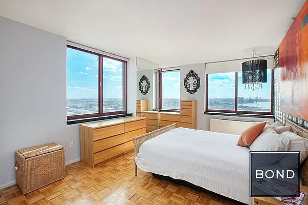 Sold by Bond New York | media 23
