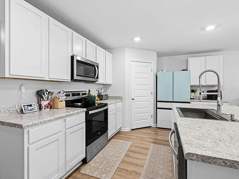 417 Scarborough St — Photo 14