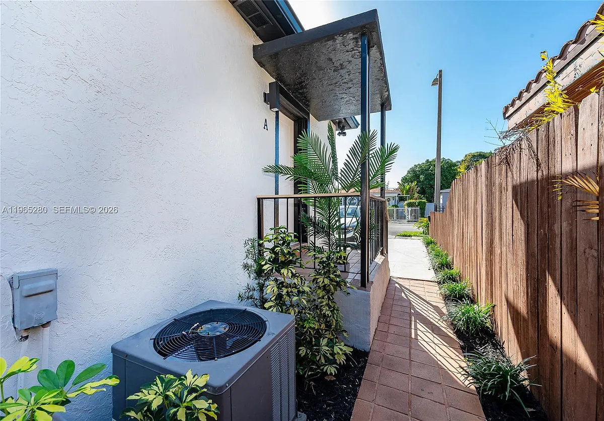 Building Photo - 3321 NW 19th Ter #A