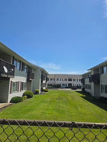 Winfou06-Columbia Village Apartments Photo 1