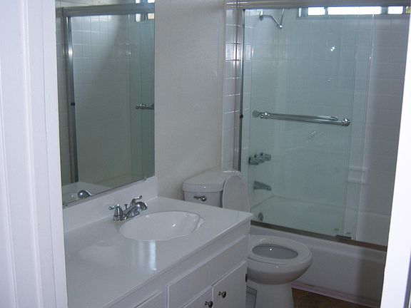 5th image of 1042 15th St APT 15