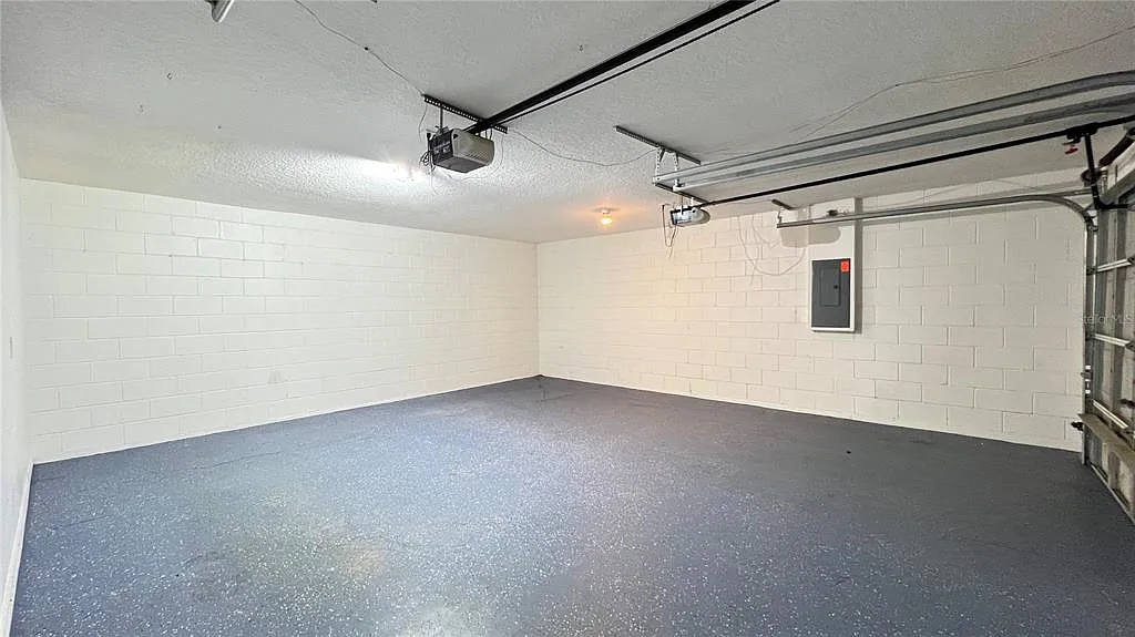 4 bed, 3.0 bath, 2412 sqft, $2,599 — Photo 3