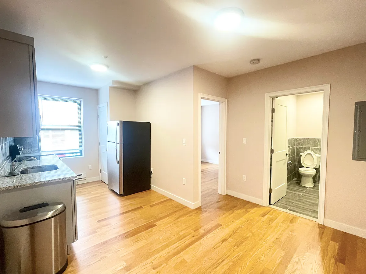Building Photo - 23 Hudson St #203