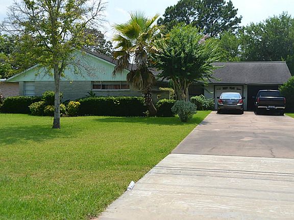  Front of the existing home. This property is being sold for lot value only