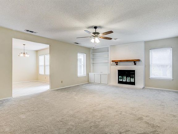 4th image of 902 Shady Creek Ln