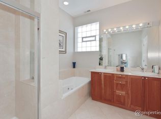 1722 N Western Ave APT 303, Chicago, IL 60647