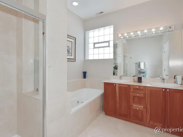 1722 N Western Ave APT 303, Chicago, IL 60647