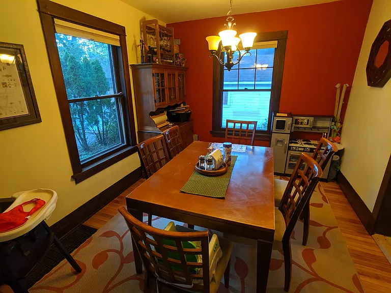 1812 W Lawn Ave — Photo 4
