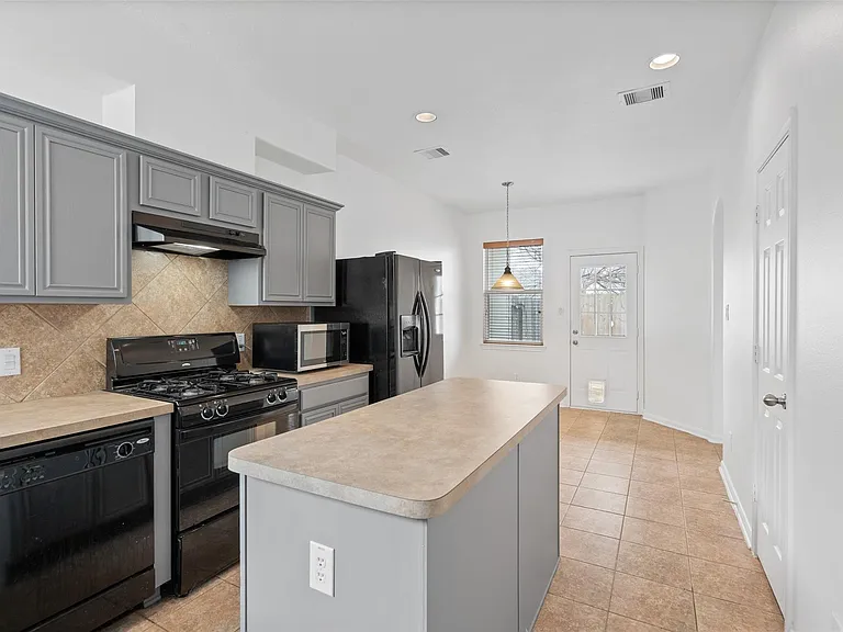 13223 Southpoint Ln — Photo 8