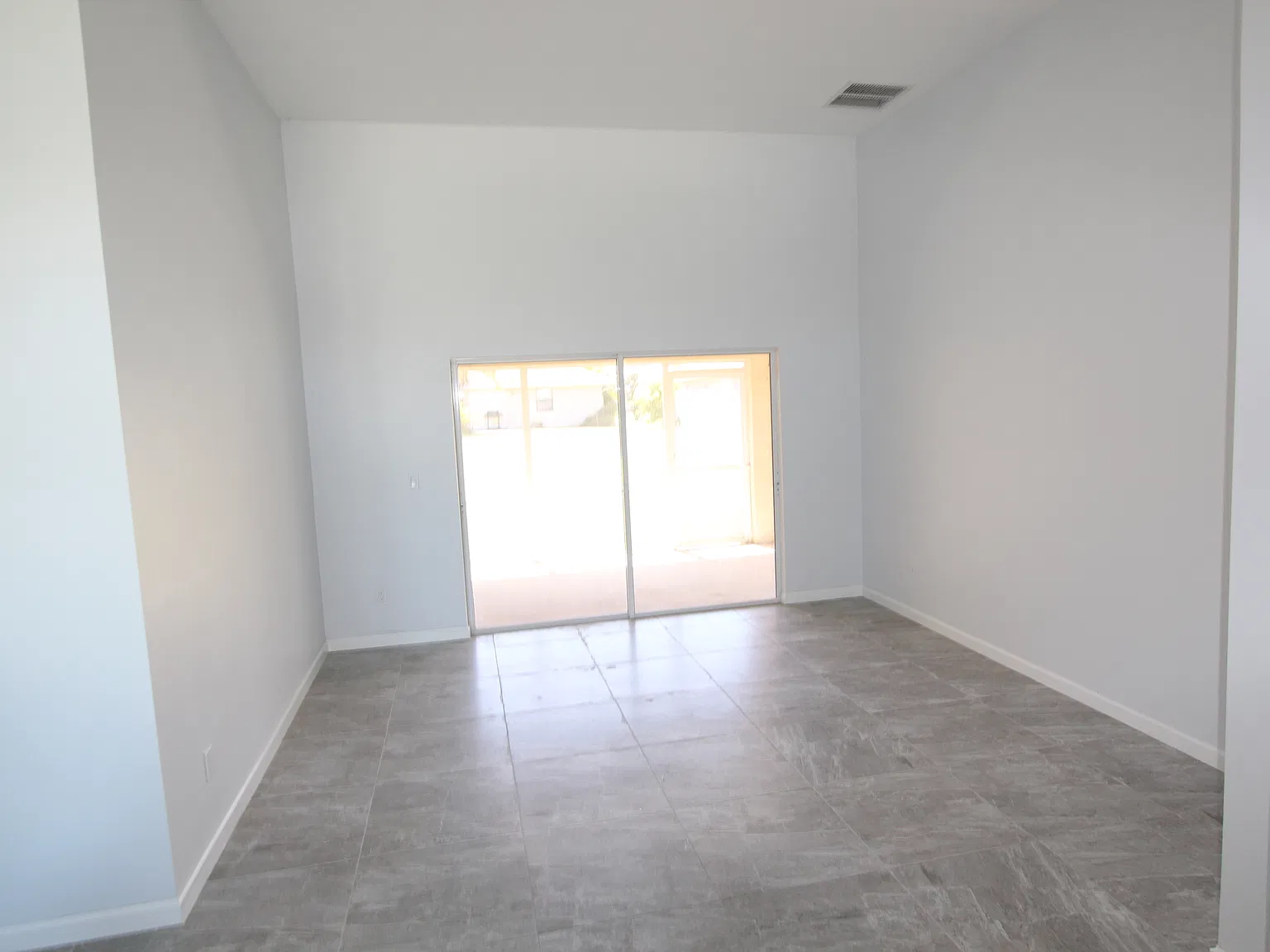 3 bed, 2054 sqft, $2,500 — Photo 4
