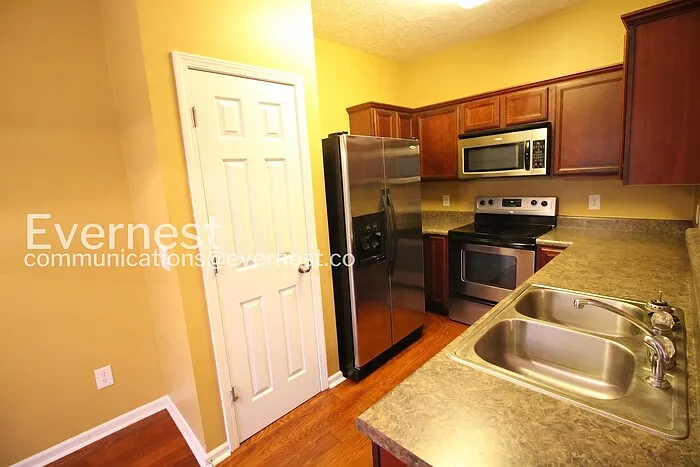 8904 Greylock Dr — Photo 2