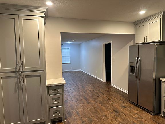 4th image of 2116 Ellis Dr