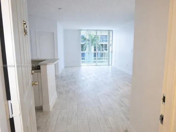 5085 NW 7th St APT 706, Miami, FL 33126