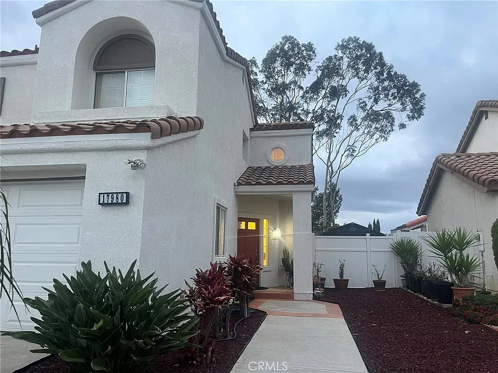 3 bed, 2.5 bath, 1595 sqft, $3,200 — Photo 1