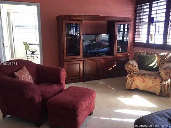 3rd image of 5313 Collins Ave APT 1012