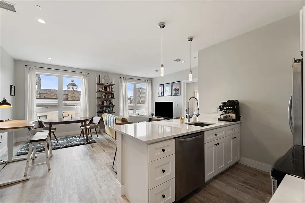 Building Photo - 1457 Tremont St #507