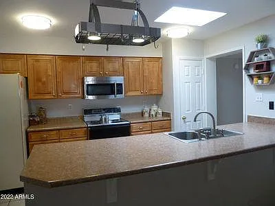 946 E Loma Vista Dr — Photo 5