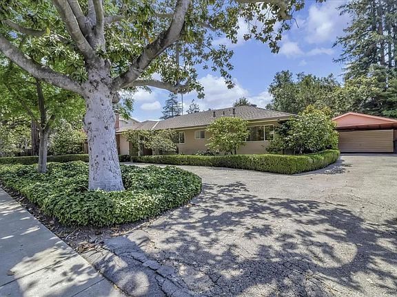 2nd image of 1558 Edgewood Dr