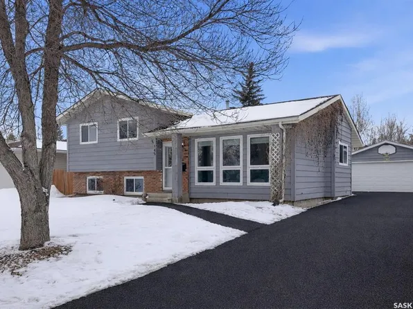 145 Stillwater DRIVE, Saskatoon, SK S7J 3N9