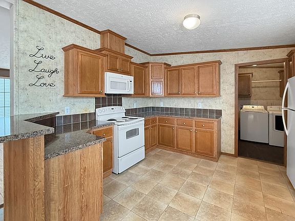 3rd image of 705 Coneflower Dr