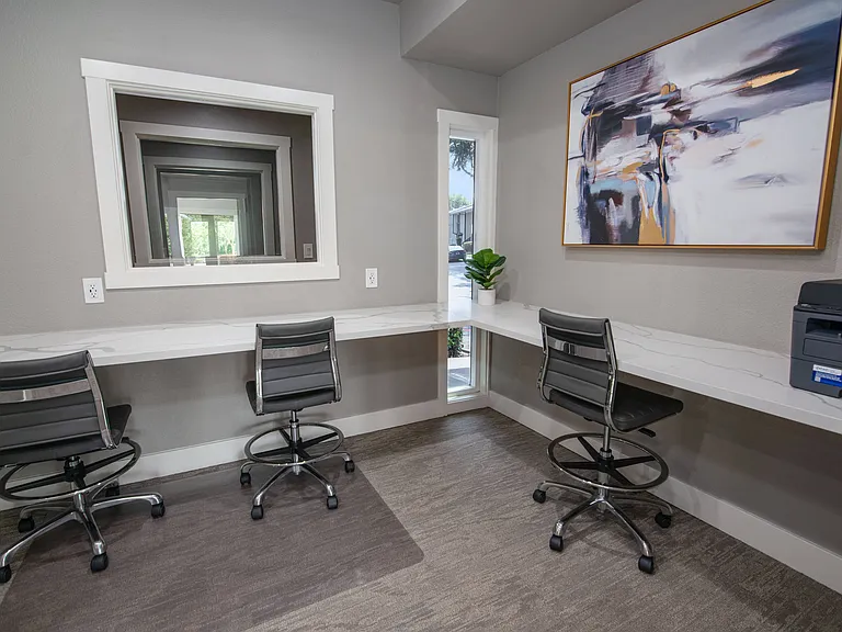 Rivercrest Apartments — Photo 7