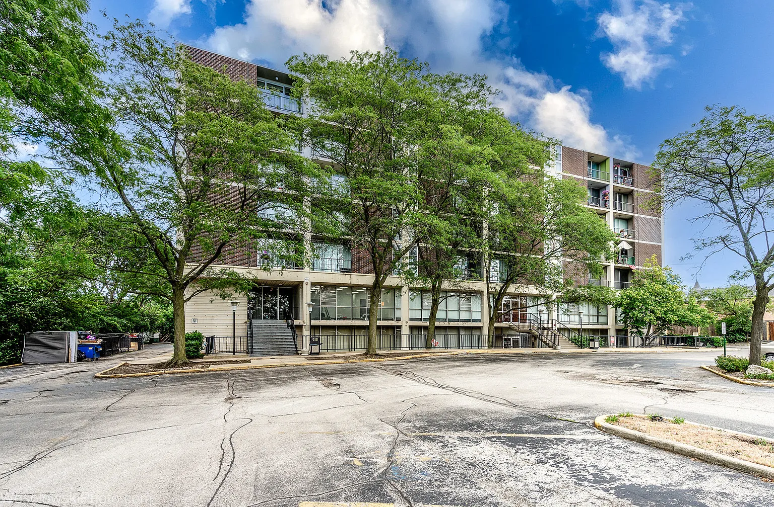 1043 S York Rd APT 511 photo 1