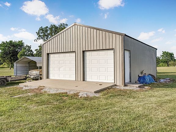 5th image of 301 Oak Grove Ln