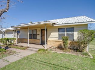 422 N 3rd St, Jacksboro, TX 76458