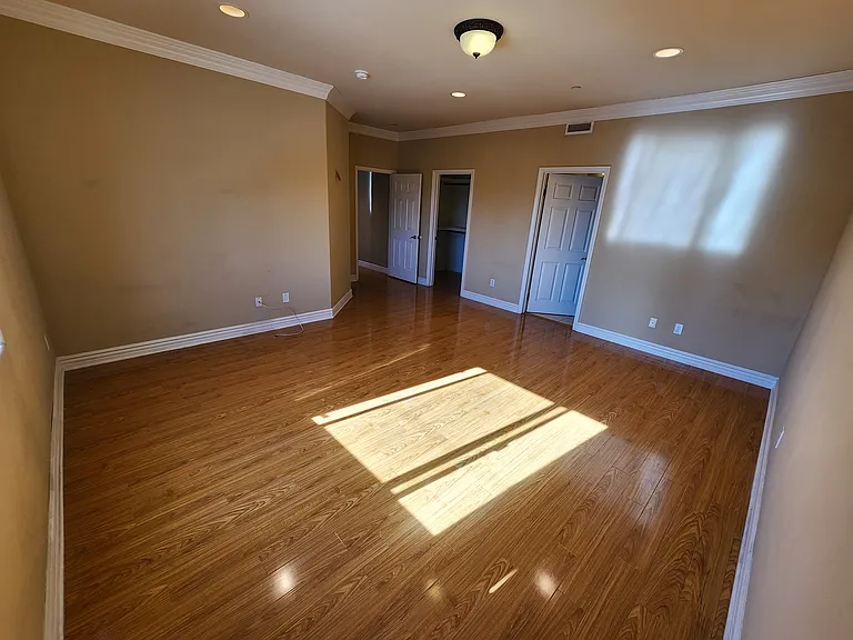 13620 Valerio St #10 — Photo 41
