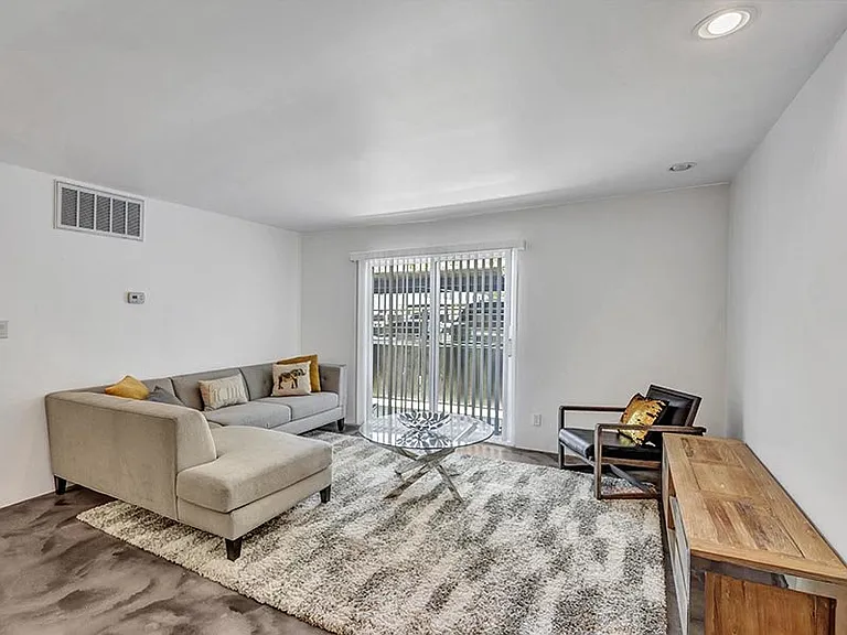456 W Brown Rd — Photo 7