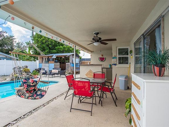 4th image of 8906 Catalina Dr