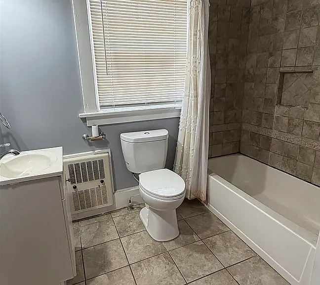 410 W 6th St — Photo 12