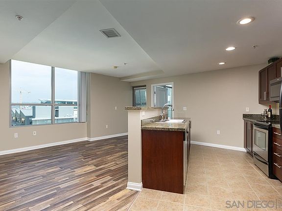 5th image of 253 10th Ave Unit 1301