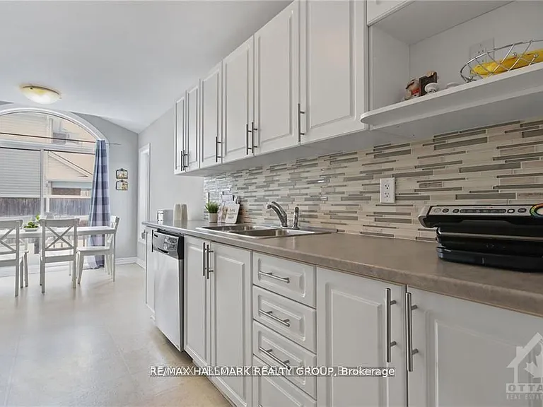 100 Lerta Way — Photo 10
