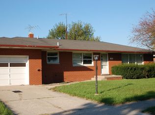 1420 Meadow Dr, Merrillville, IN 46410