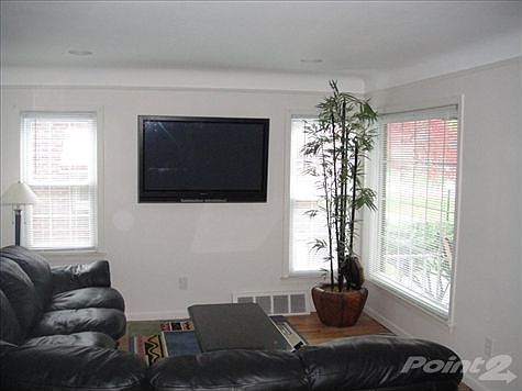 3rd image of 10031 W Parkway St