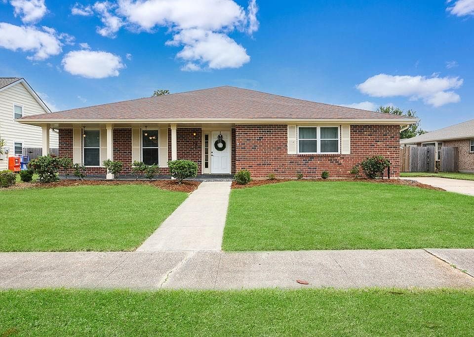 1st image of 72 Woodlake Blvd